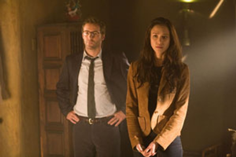 Jessica Alba et Alessandro Nivola dans le film L'oeil