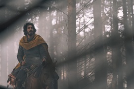 Une scène du film The Green Knight Une scène du film The Green Knight