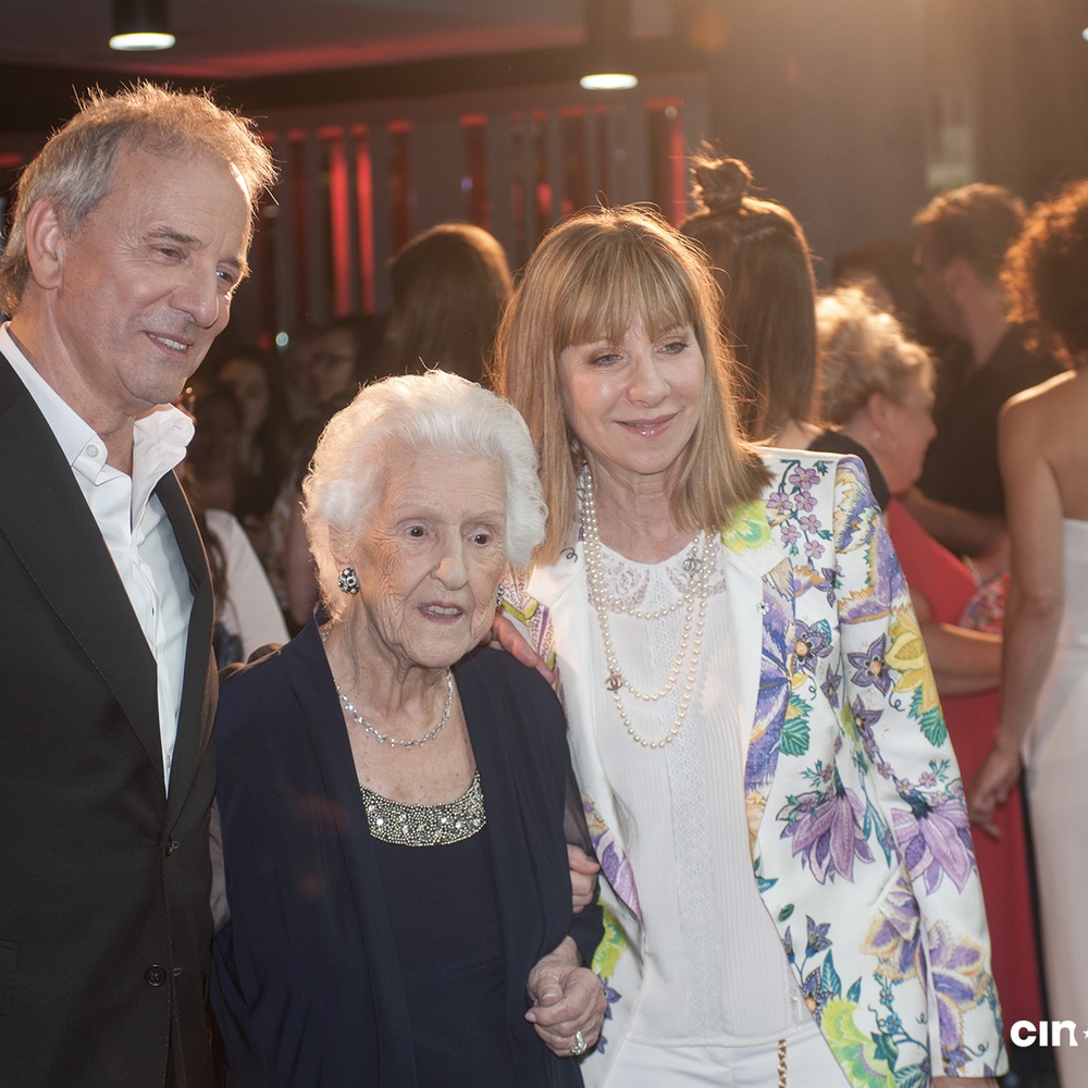 Sur le tapis rouge du film De père en flic 2