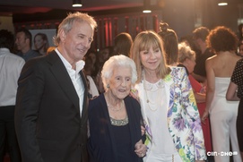 Sur le tapis rouge du film De père en flic 2