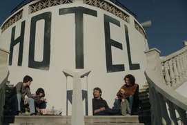 Une scène du film Hôtel Silence Une scène du film Hôtel Silence