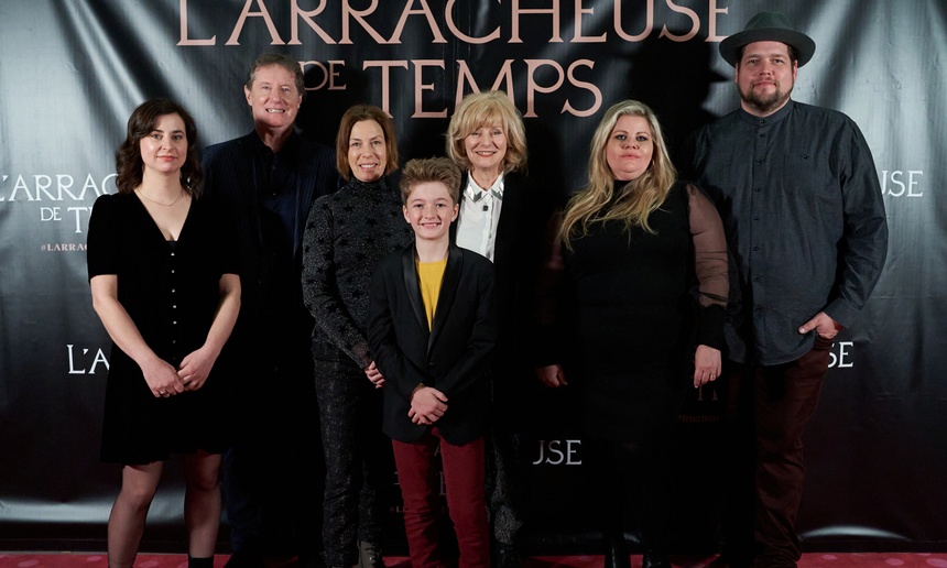 Première du film L'arracheuse de temps : les vedettes foulent le tapis rouge