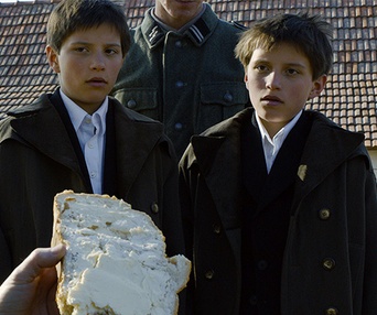Une scène du film Le grand cahier