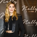 Mylène Mackay sur le tapis rouge du film Nelly