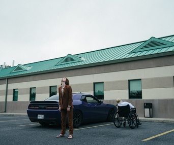 Une scène du film Kinds of Kindness