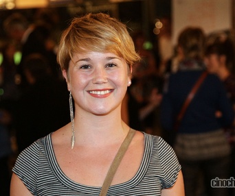 Sur le tapis rouge de Une jeune fille