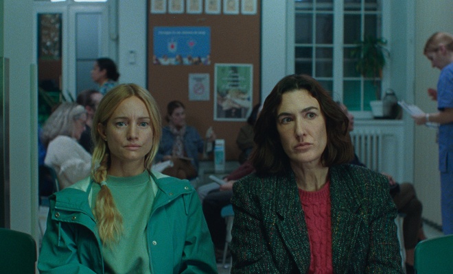 Image de l'article Des looks audacieux pour les deux vedettes de «Deux femmes en or» sur le tapis rouge