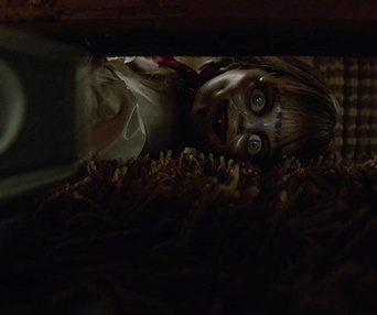 Une scène du film Annabelle Comes Home