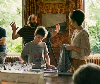 Une scène du film Fête de famille