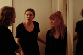 Une scène du film His Three Daughters