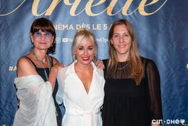 Sur le tapis rouge du film Arlette