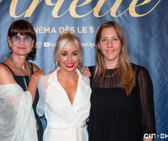 Sur le tapis rouge du film Arlette