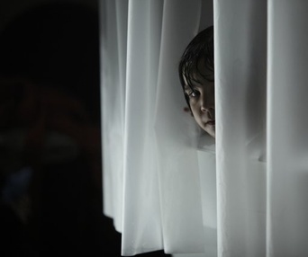 Une scène du film Don't Be Afraid of the Dark