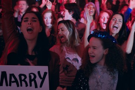 Une scène du film Marry Me Une scène du film Marry Me