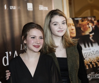 Sur le tapis de rouge du film La passion d'Augustine