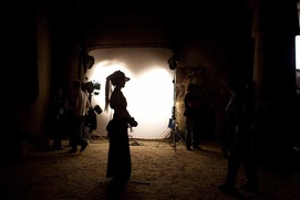 Sur le plateau du film Les aventures extraordinaires d'Adèle Blanc-Sec