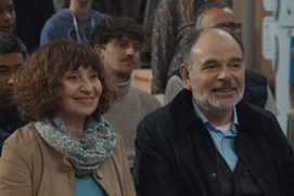Une scène du film Et la fête continue Une scène du film Et la fête continue