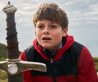 Une scène du film The Kid Who Would Be King
