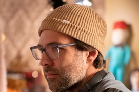 Une scène du film The Voyeurs