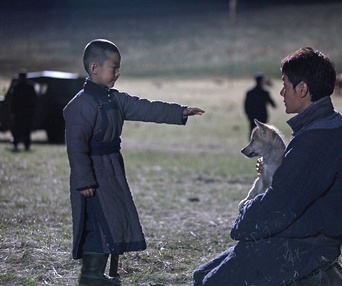 Une scène du film Wolf Totem