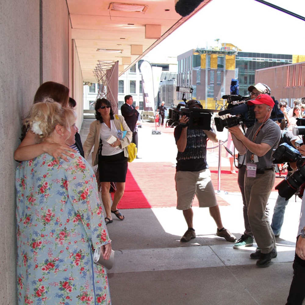 Sur le tapis rouge du film Le sens de l'humour