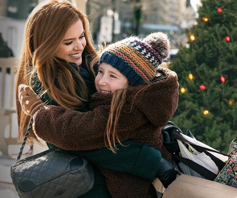 Une scène du film Godmothered