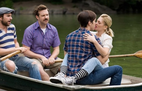 Drew Barrymore, Charlie Day, Justin Long et Jason Sudeikis dans le film Going the Distance