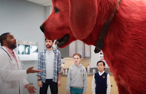 Une scène du film Clifford le gros chien rouge