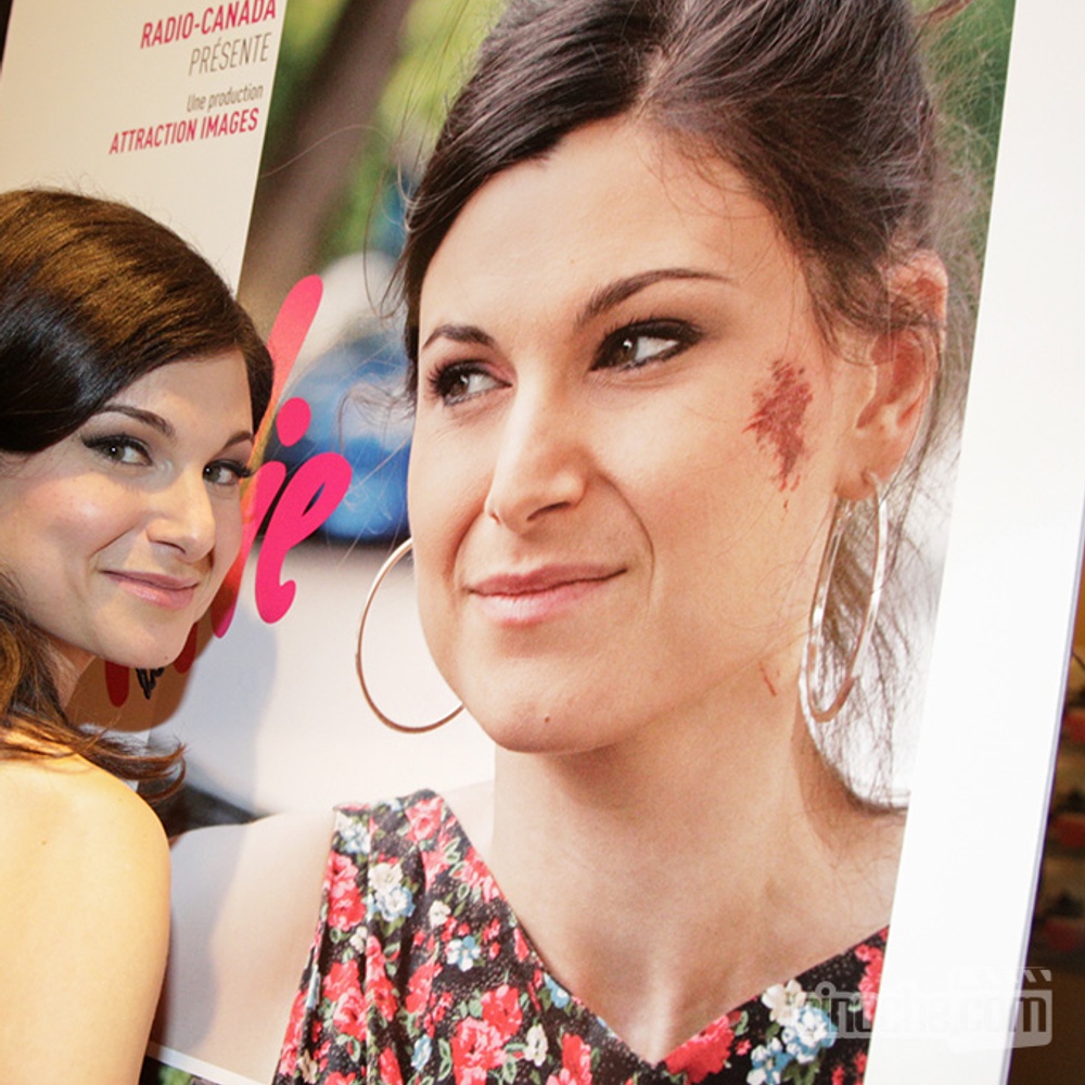Sur le tapis rouge du film Émilie