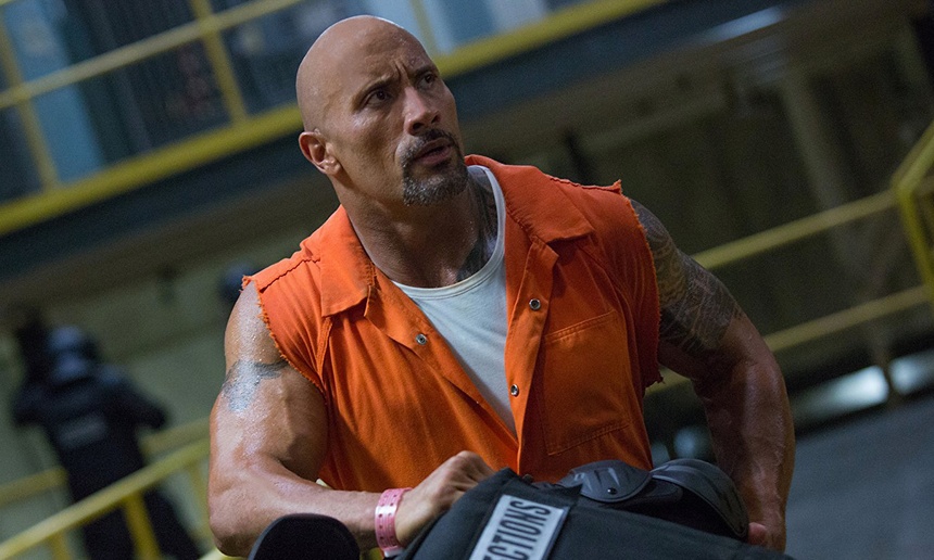 Dwayne Johnson monte sur le ring dans la première image de The Smashing Machine