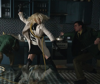 Une scène du film Blonde atomique