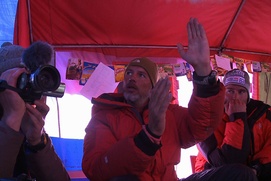 Une scène du film The Summit