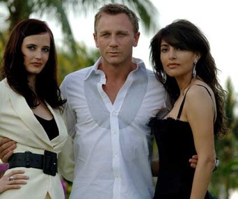 Eva Green, Daniel Craig et Caterina Murino dans Casino Royale