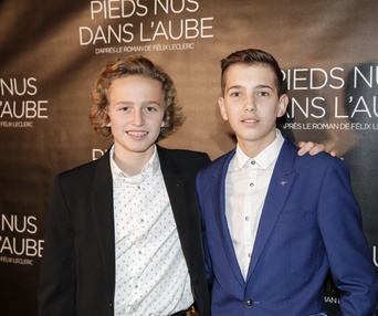 Sur le tapis rouge du film Pieds nus dans l'aube