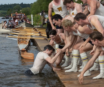Une scène du film The Boys in the Boat