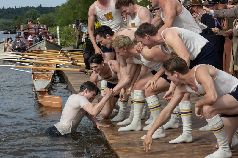 Une scène du film The Boys in the Boat