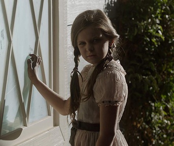 Une scène du film Annabelle Comes Home