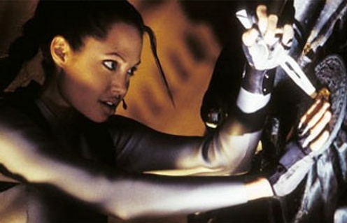 Angelina Jolie incarne Lara Croft dans le film Lara Croft Tomb Raider: The Cradle of Life