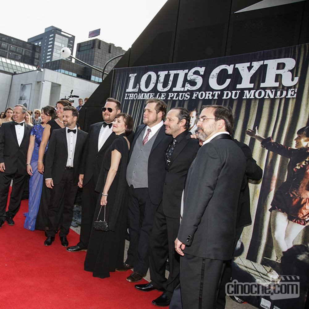 Sur le tapis rouge de Louis Cyr : L'homme le plus fort du monde