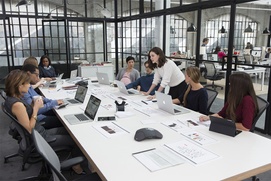 Une scène du film The Intern Une scène du film The Intern