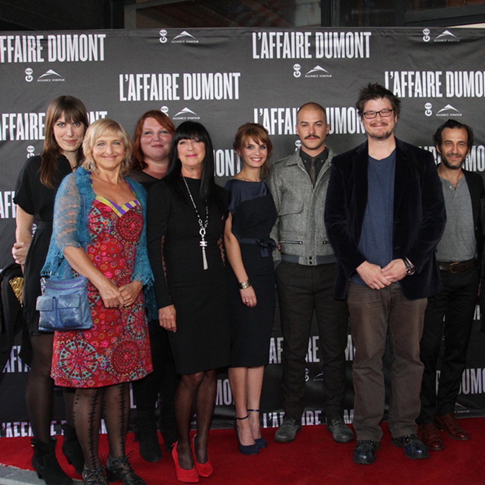 Sur le tapis rouge du film L'affaire Dumont