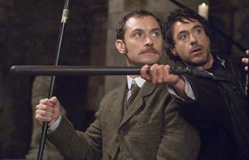 Jude Law et Robert Downey Jr. dans Sherlock Holmes
