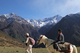 Une scène du film Kalo Pothi, un village au Népal