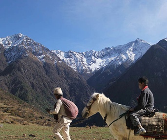 Une scène du film Kalo Pothi, un village au Népal