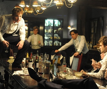 Une scène du film The Riot Club