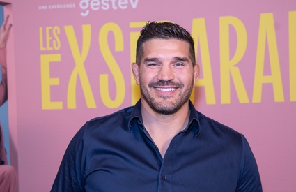 Image de l'article Le comédien Patrick Côté foule un tapis rouge en compagnie de sa fille