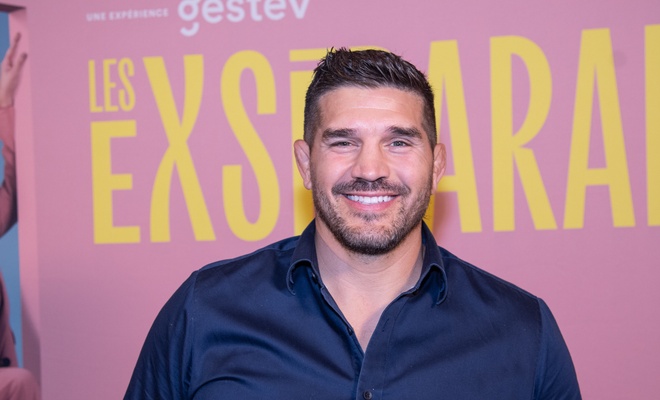 Image de l'article Le comédien Patrick Côté foule un tapis rouge en compagnie de sa fille