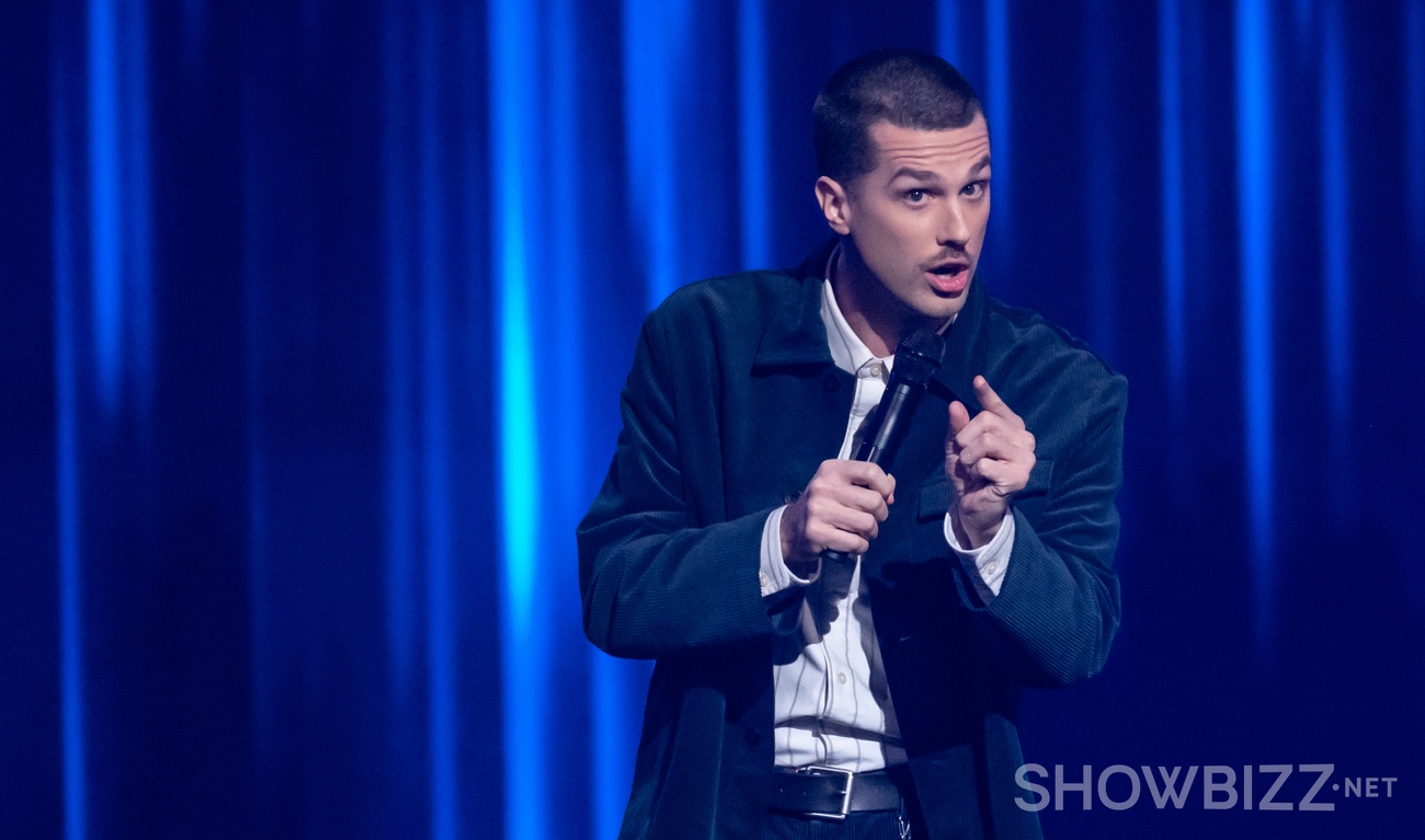 Image de l'article Revoyez Pierre-Yves Roy Desmarais au lit avec Marjo en introduction du Gala de l'Adisq