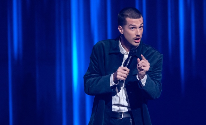 Image de l'article Revoyez Pierre-Yves Roy Desmarais au lit avec Marjo en introduction du Gala de l'Adisq