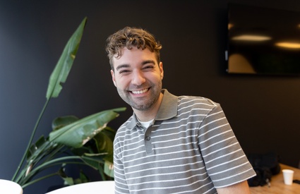 Image de l'article Le nouveau look du présentateur météo de «Salut Bonjour» Félix Rondeau fait réagir